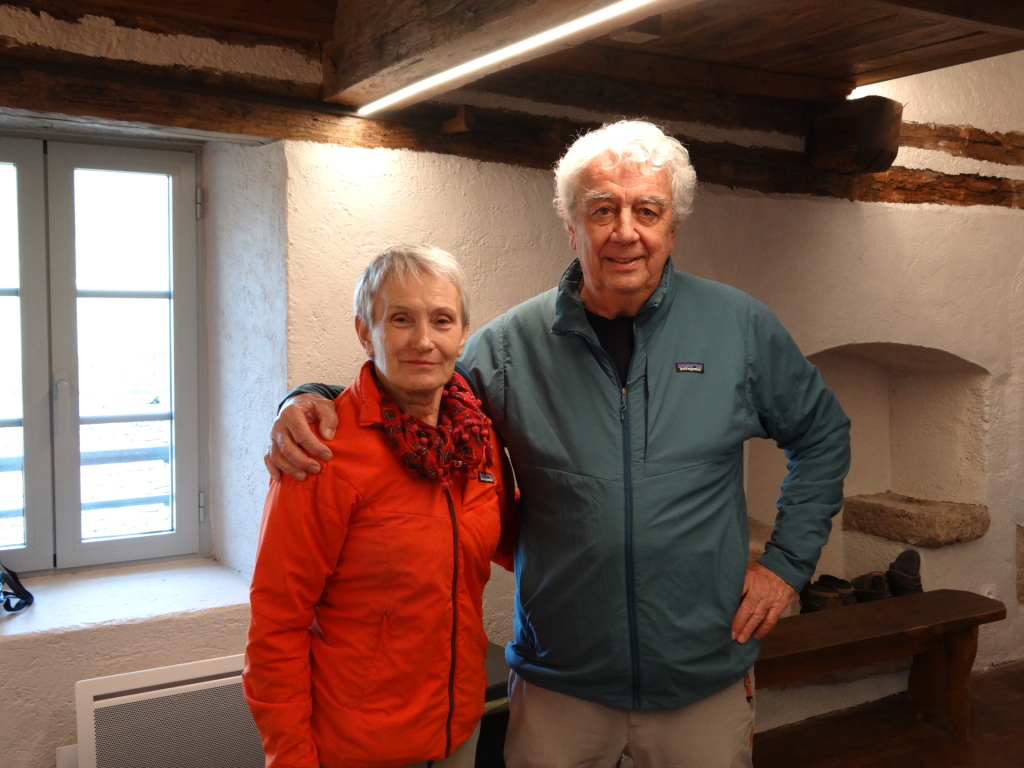 Mr et Mme Lefort, les premiers randonneurs accueillis dans le gîte